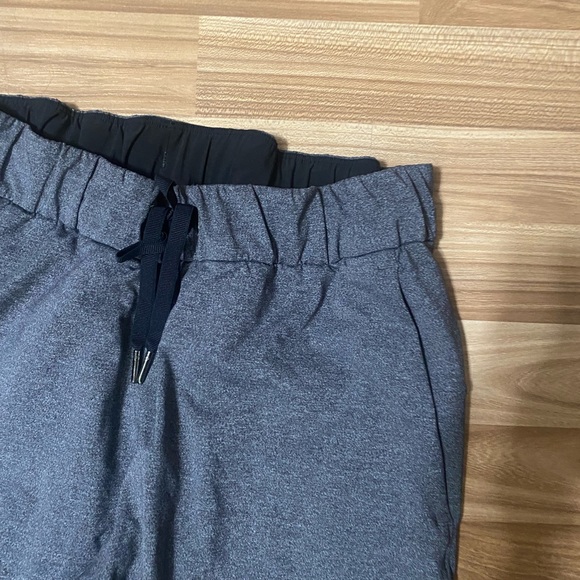 SOLD 💯On the fly pants - Picture 2 of 4